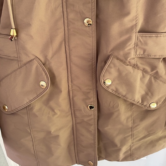 Beautiful thick coat - Picture 4 of 10